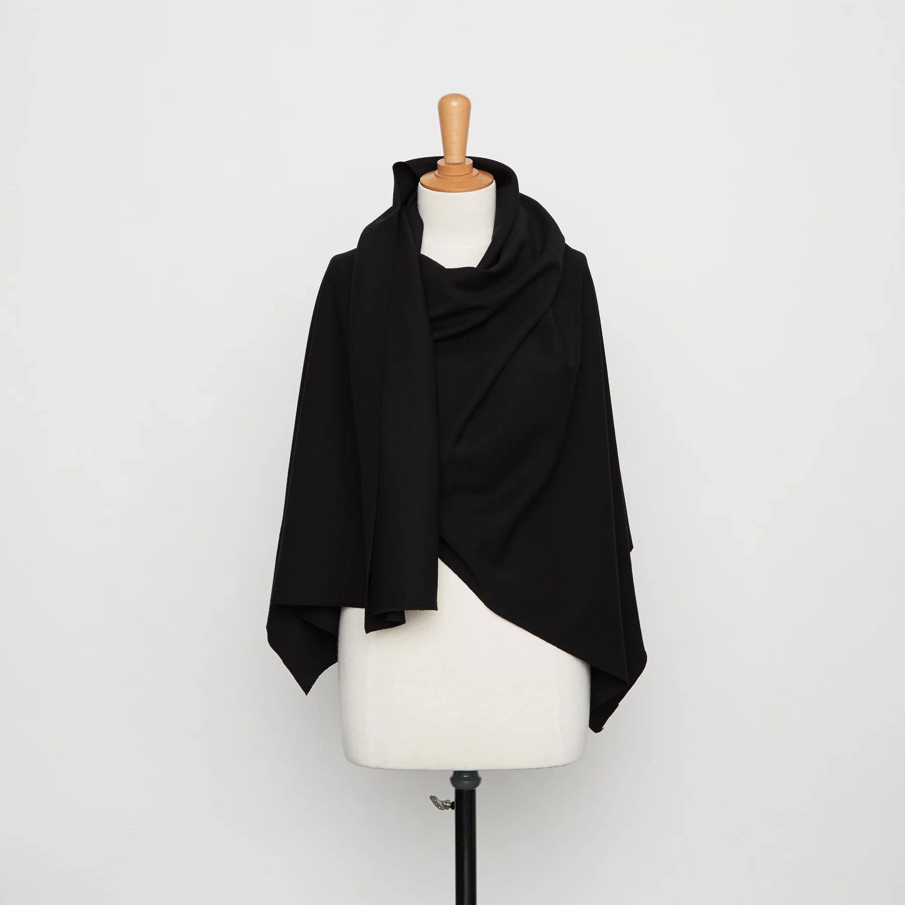 Jersey de laine noir - stocks dormants maison de luxe française disclothed paris marque de vêtements prêts-à-coudre kit couture et patrons de couture modernes