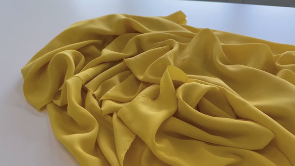 Crêpe de Chine 100% Soie - Jaune Sunland - tissu au mètre fins de séries grandes maisons de luxe - stocks dormants - upcycling - disclothed paris kit couture vêtements prêts-à-coudre et patrons de couture modernes d'inspiration streetwear