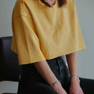 t-shirt bieber femme coffret couture - modèle prêt-à-coudre - version crop top jaune détails col et manches