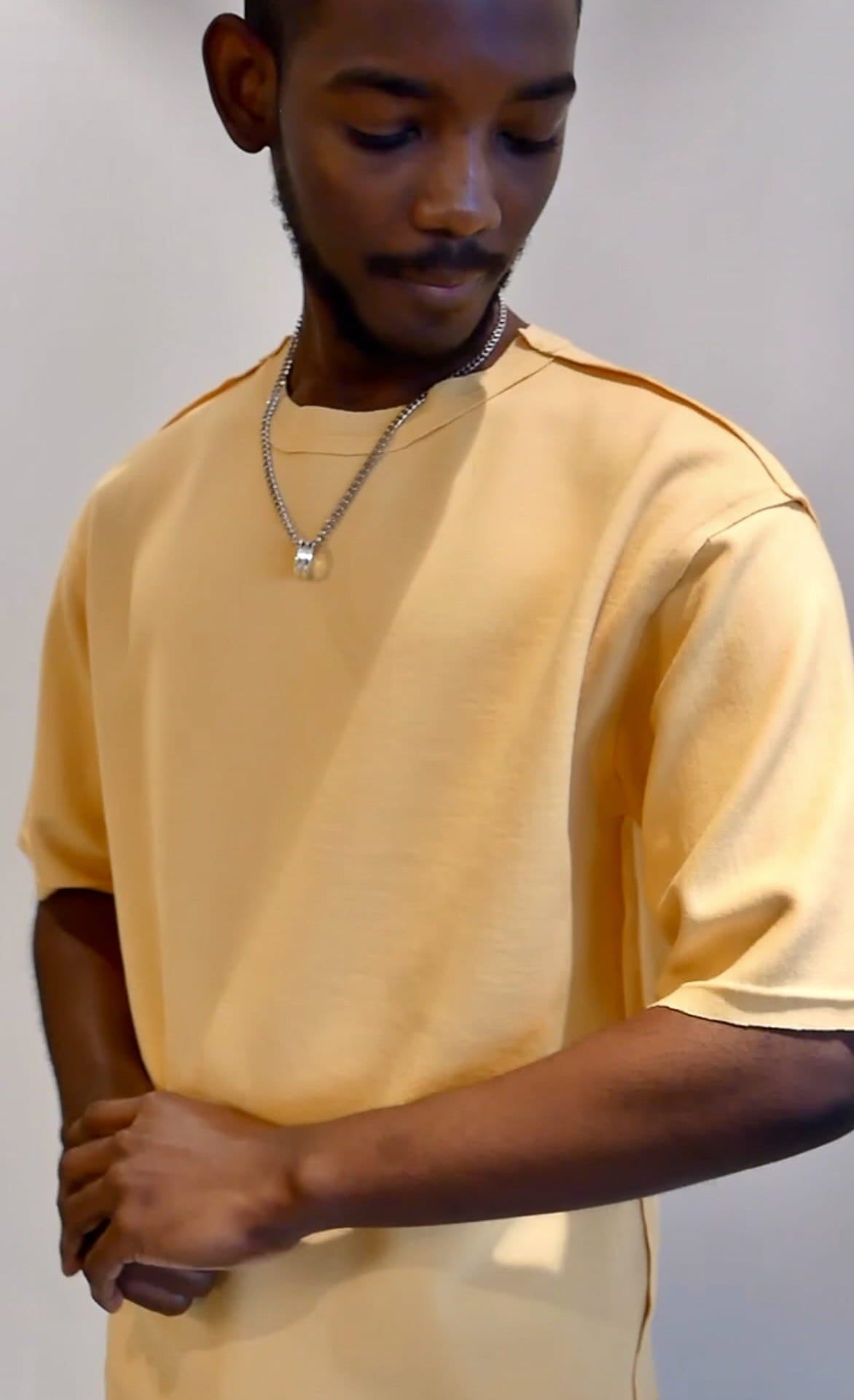 t-shirt bieber unisexe version homme - jaune zinc - coffret couture tissus mercerie et patron - prêt-à-coudre disclothed paris